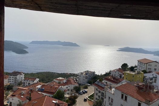 ANTALYA KAŞ ÇERÇİLER’DE ÇATI KATI FULL DENİZ MANZARALI SATILIK 1+1 DAİRE