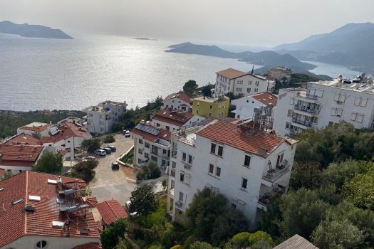ANTALYA KAŞ ÇERÇİLER’DE ÇATI KATI FULL DENİZ MANZARALI SATILIK 1+1 DAİRE
