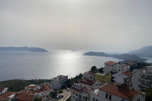 ANTALYA KAŞ ÇERÇİLER’DE ÇATI KATI FULL DENİZ MANZARALI SATILIK 1+1 DAİRE