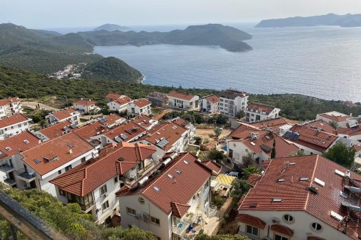 ANTALYA KAŞ ÇERÇİLER’DE ÇATI KATI FULL DENİZ MANZARALI SATILIK 1+1 DAİRE