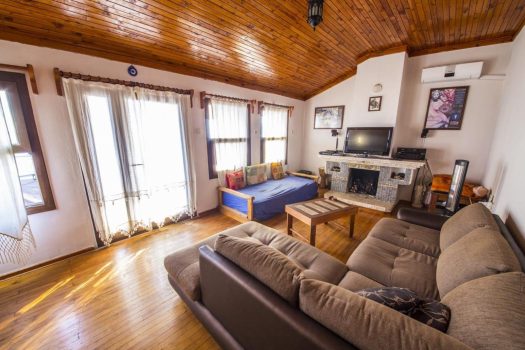 ANTALYA KAŞ ÇERÇİLER’DE ÇATI KATI FULL DENİZ MANZARALI SATILIK 1+1 DAİRE