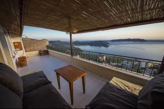 ANTALYA KAŞ ÇERÇİLER’DE ÇATI KATI FULL DENİZ MANZARALI SATILIK 1+1 DAİRE