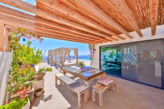 ANTALYA KAŞ YENİKÖY’DE DENİZ MANZARALI SATILIK VİLLA