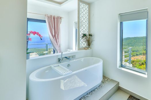 ANTALYA KAŞ YENİKÖY’DE DENİZ MANZARALI SATILIK VİLLA