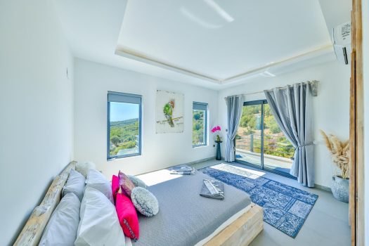 ANTALYA KAŞ YENİKÖY’DE DENİZ MANZARALI SATILIK VİLLA