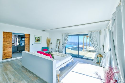 ANTALYA KAŞ YENİKÖY’DE DENİZ MANZARALI SATILIK VİLLA
