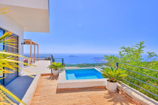 ANTALYA KAŞ YENİKÖY’DE DENİZ MANZARALI SATILIK VİLLA